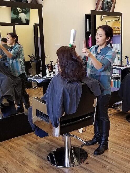 hair salon image with customers